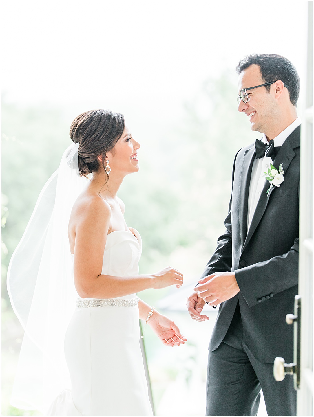 A Black and White Summer wedding at Kendall Point venue in Boerne Texas 0019