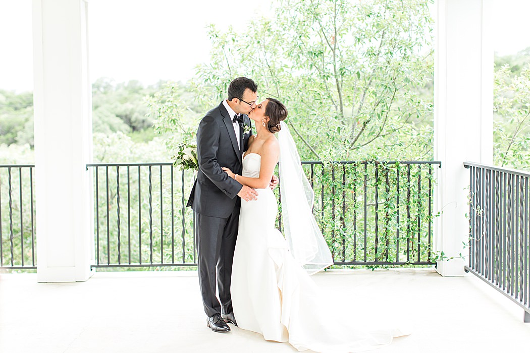 A Black and White Summer wedding at Kendall Point venue in Boerne Texas 0047