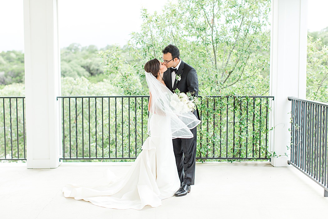 A Black and White Summer wedding at Kendall Point venue in Boerne Texas 0049