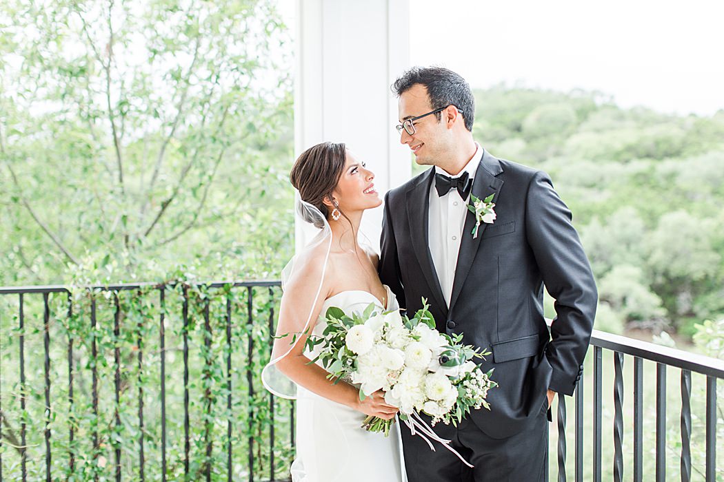 A Black and White Summer wedding at Kendall Point venue in Boerne Texas 0055