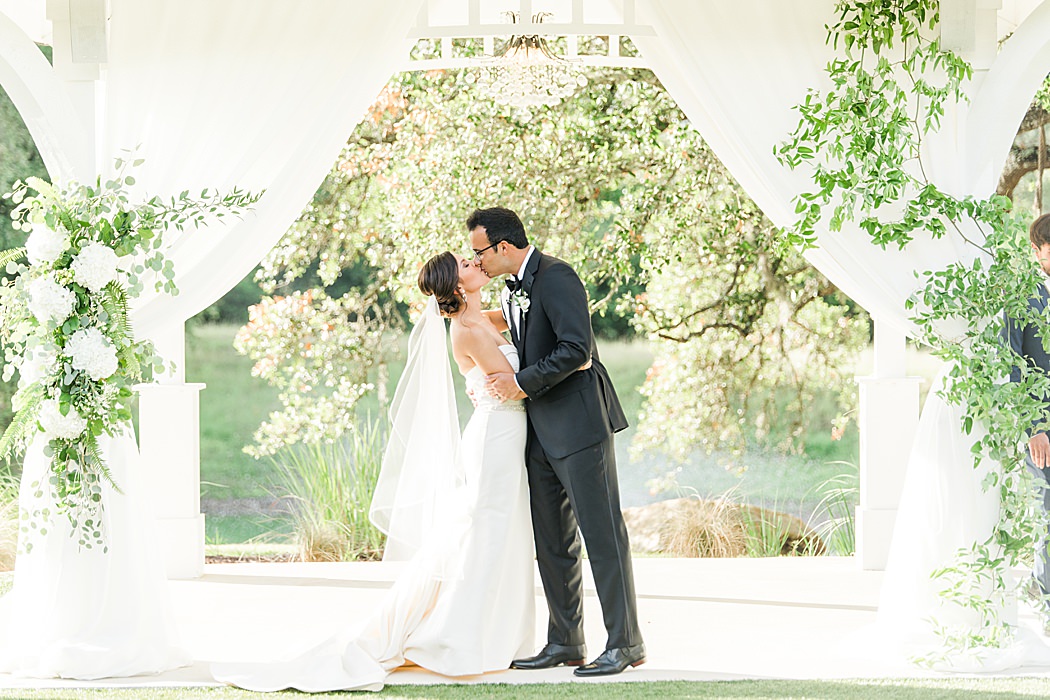 A Black and White Summer wedding at Kendall Point venue in Boerne Texas 0074