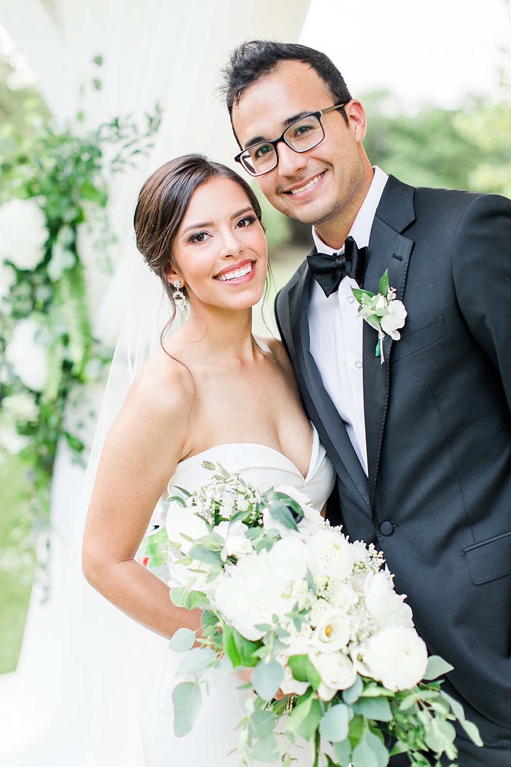 A Black and White Summer wedding at Kendall Point venue in Boerne Texas 0086
