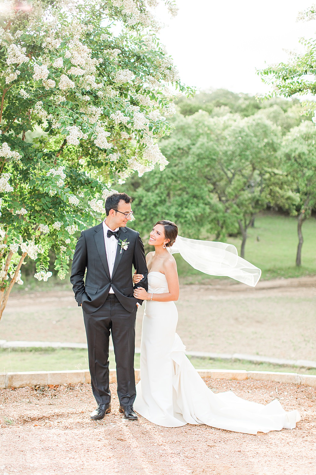 A Black and White Summer wedding at Kendall Point venue in Boerne Texas 0091