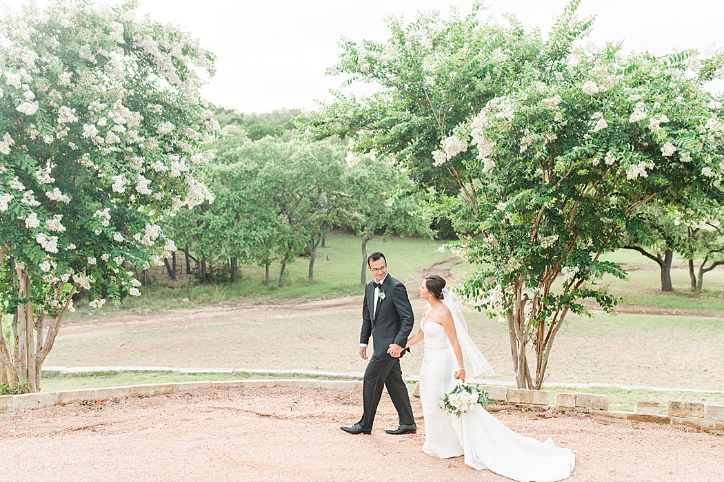 A Black and White Summer wedding at Kendall Point venue in Boerne Texas 0092