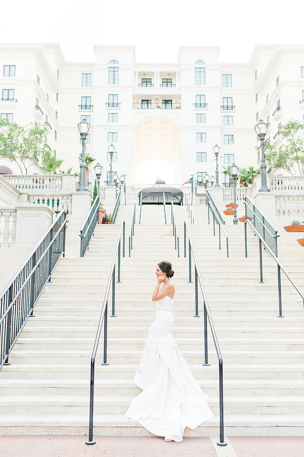 Bridal Photos at The Eilan Hotel in San Antonio Texas By Allison Jeffers Photography 0002
