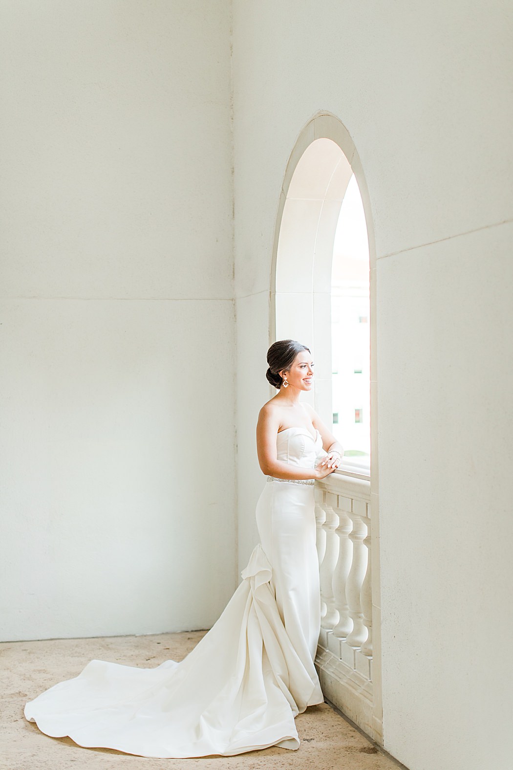 Bridal wedding Photos at The Eilan Hotel in San Antonio Texas By Allison Jeffers Photography 0008