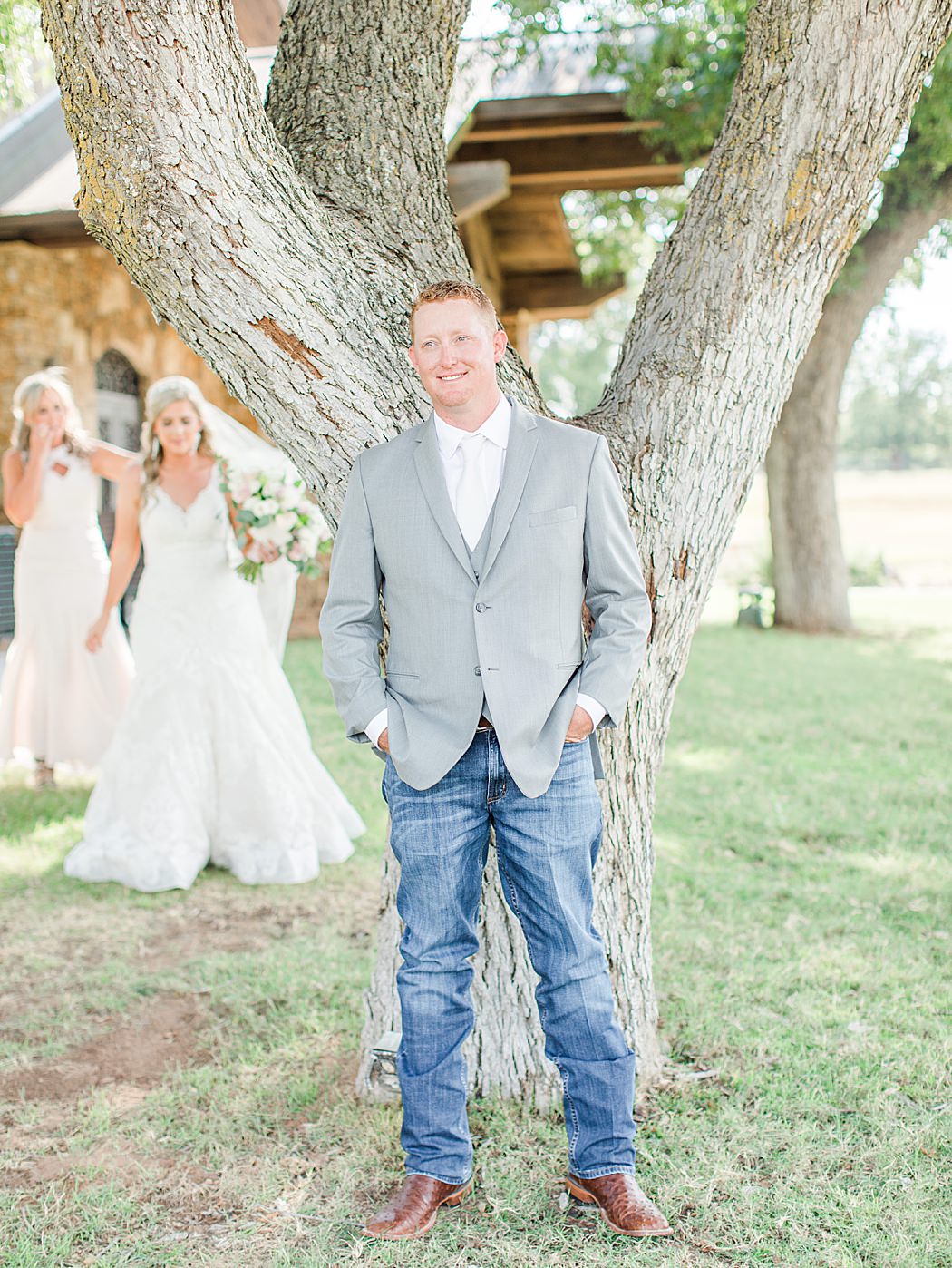 Summer Wedding at The Lodge at Country Inn Cottages in Fredericksburg Texas by Allison Jeffers Photography 0022