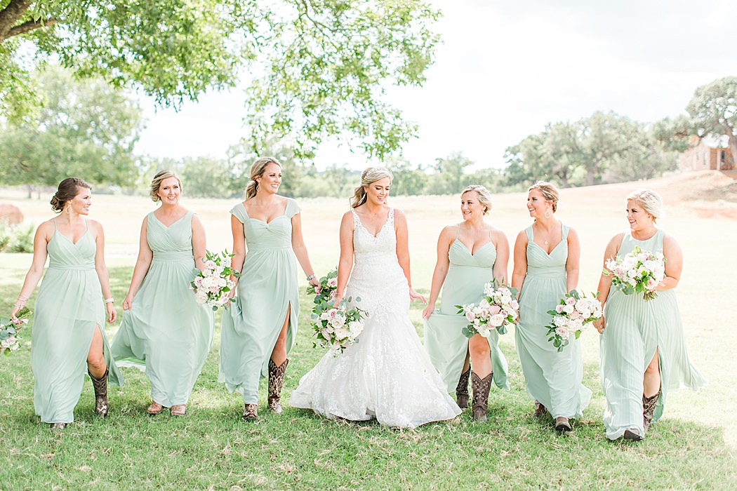 Summer Wedding at The Lodge at Country Inn Cottages in Fredericksburg Texas by Allison Jeffers Photography 0031
