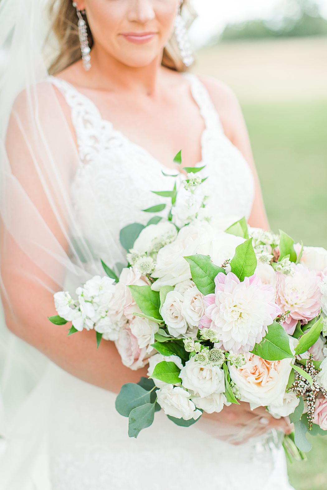 Summer Wedding at The Lodge at Country Inn Cottages in Fredericksburg Texas by Allison Jeffers Photography 0038
