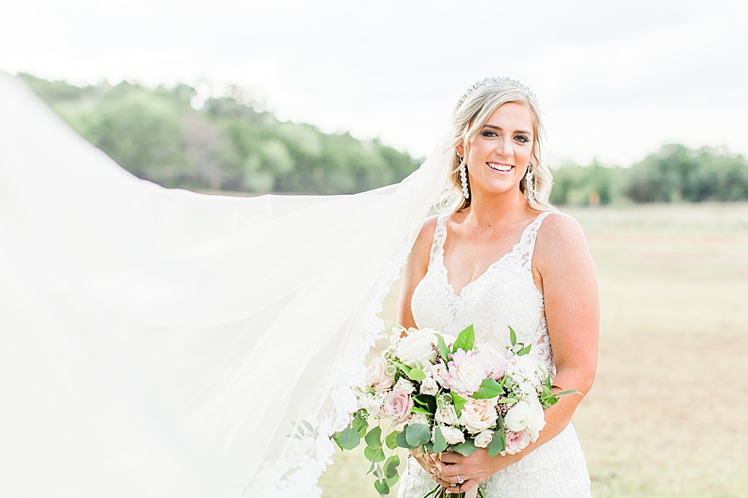 Summer Wedding at The Lodge at Country Inn Cottages in Fredericksburg Texas by Allison Jeffers Photography 0044