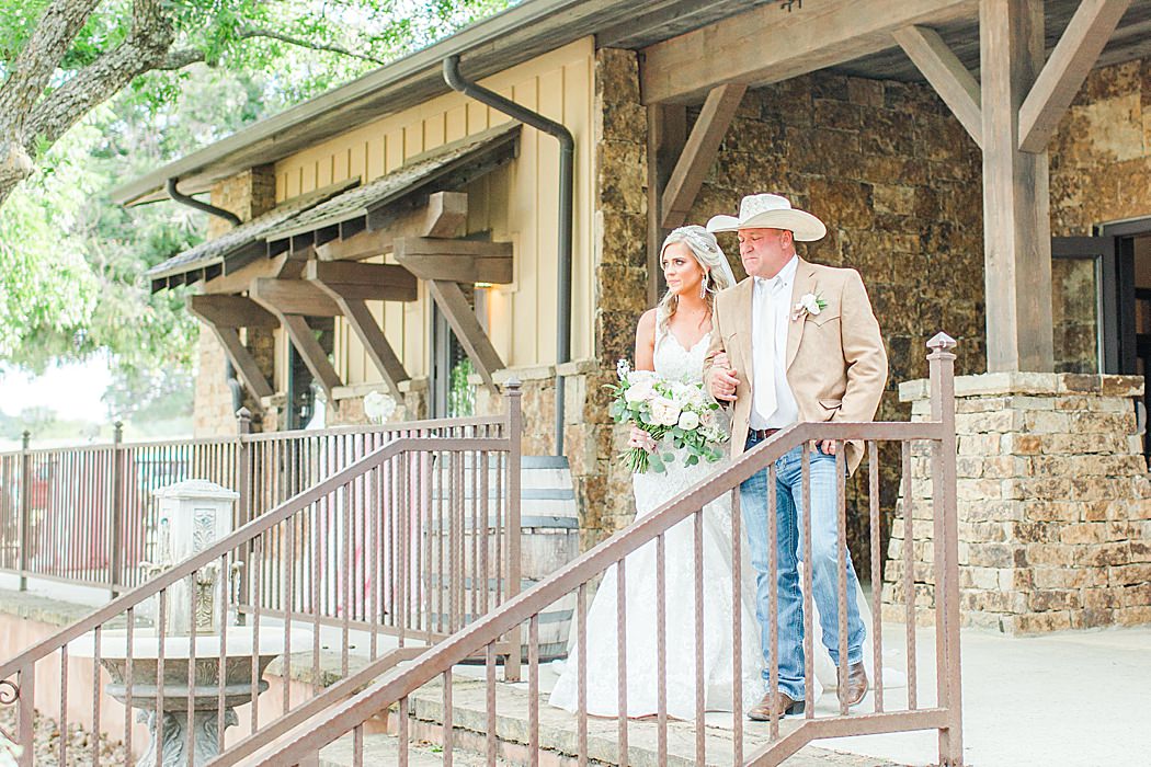 Summer Wedding at The Lodge at Country Inn Cottages in Fredericksburg Texas by Allison Jeffers Photography 0062