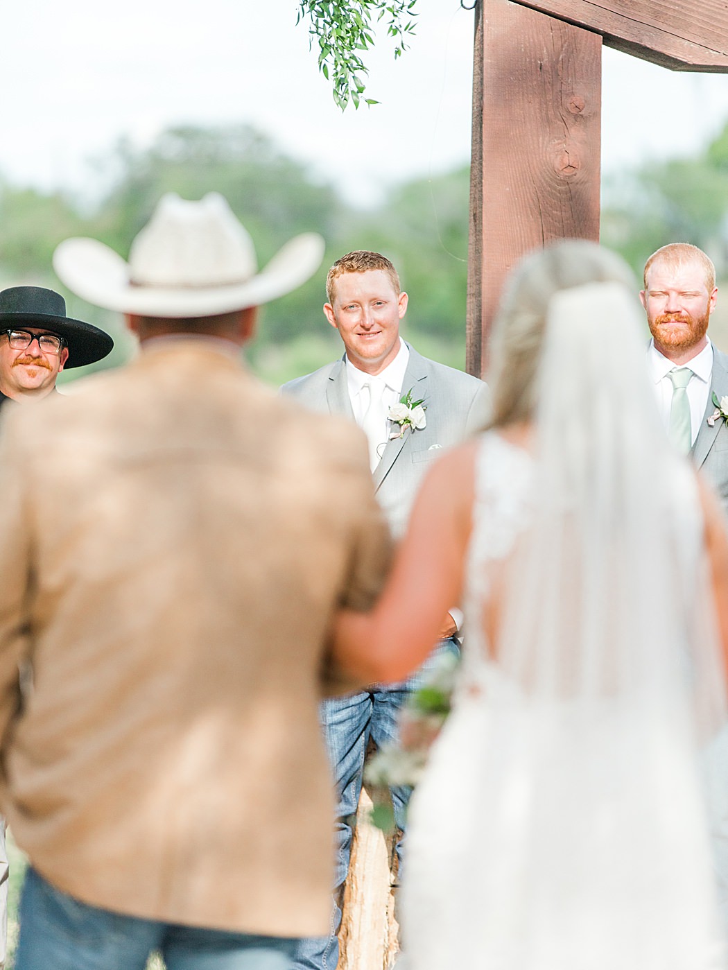 Summer Wedding at The Lodge at Country Inn Cottages in Fredericksburg Texas by Allison Jeffers Photography 0065