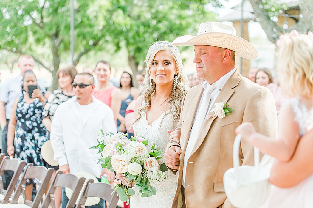 Summer Wedding at The Lodge at Country Inn Cottages in Fredericksburg Texas by Allison Jeffers Photography 0066