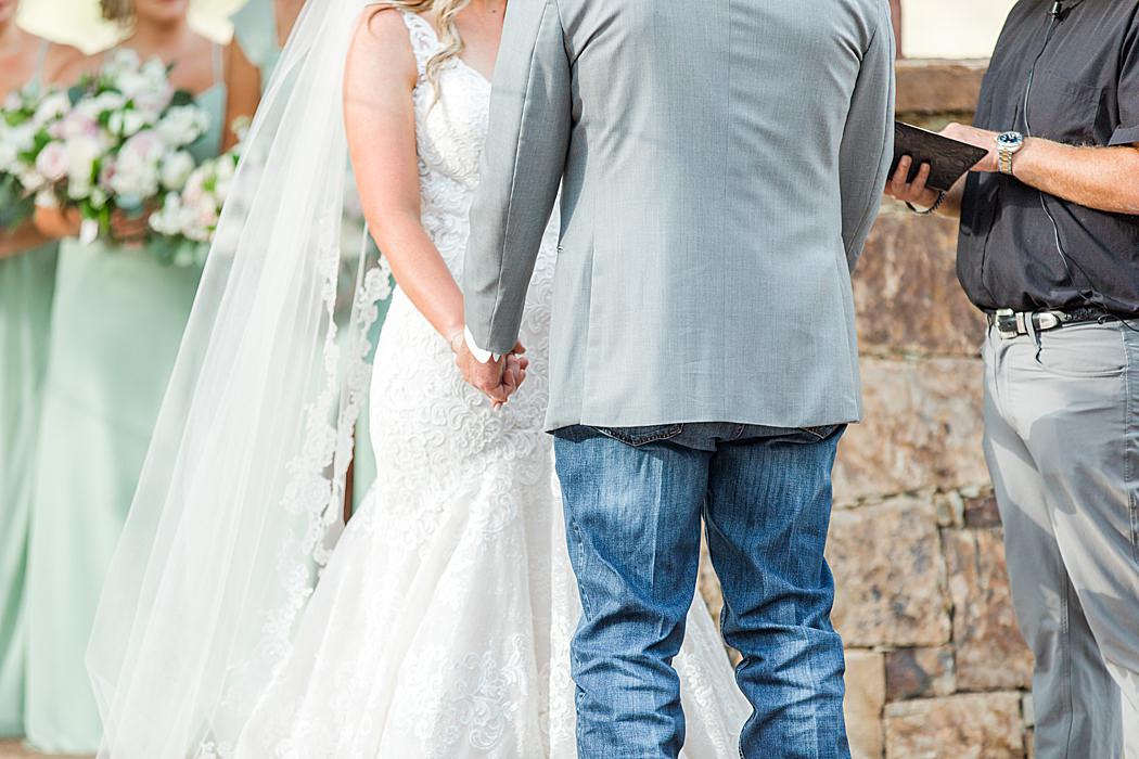 Summer Wedding at The Lodge at Country Inn Cottages in Fredericksburg Texas by Allison Jeffers Photography 0074