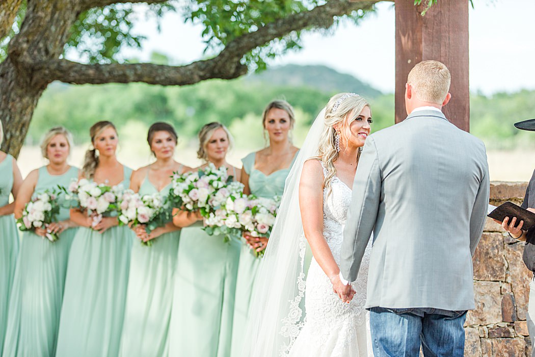Summer Wedding at The Lodge at Country Inn Cottages in Fredericksburg Texas by Allison Jeffers Photography 0075