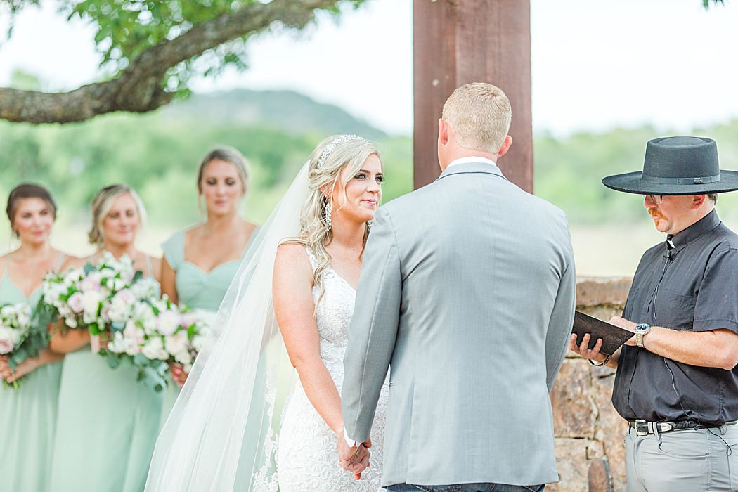 Summer Wedding at The Lodge at Country Inn Cottages in Fredericksburg Texas by Allison Jeffers Photography 0079