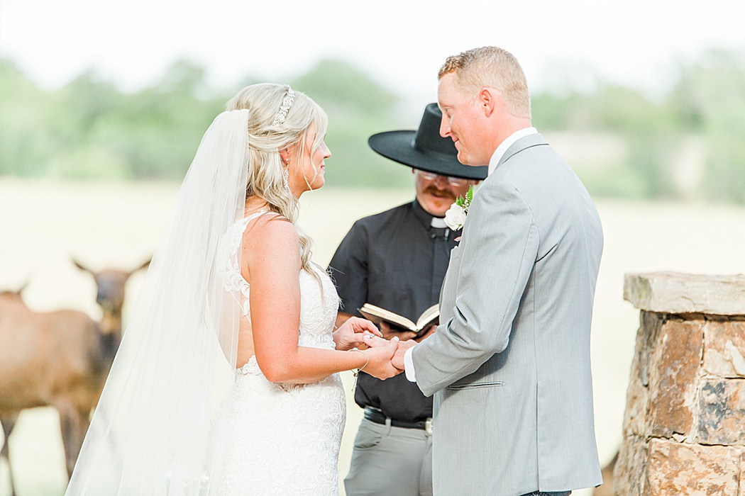 Summer Wedding at The Lodge at Country Inn Cottages in Fredericksburg Texas by Allison Jeffers Photography 0080