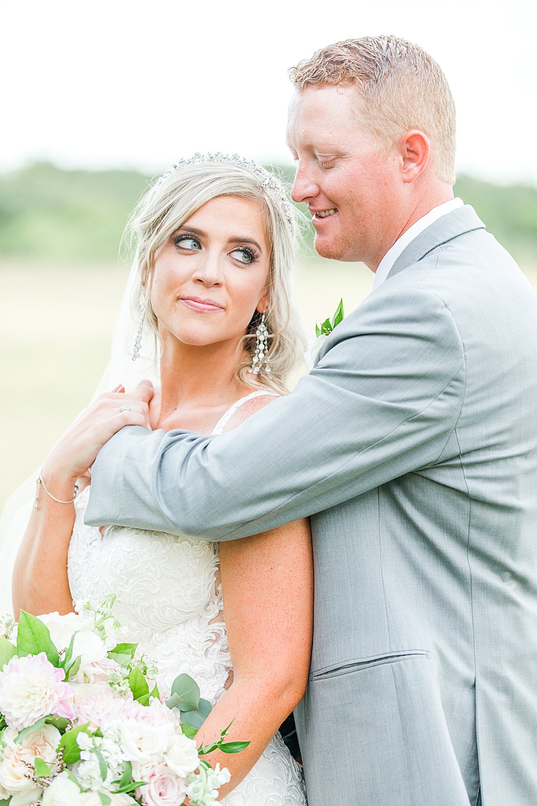 Summer Wedding at The Lodge at Country Inn Cottages in Fredericksburg Texas by Allison Jeffers Photography 0093