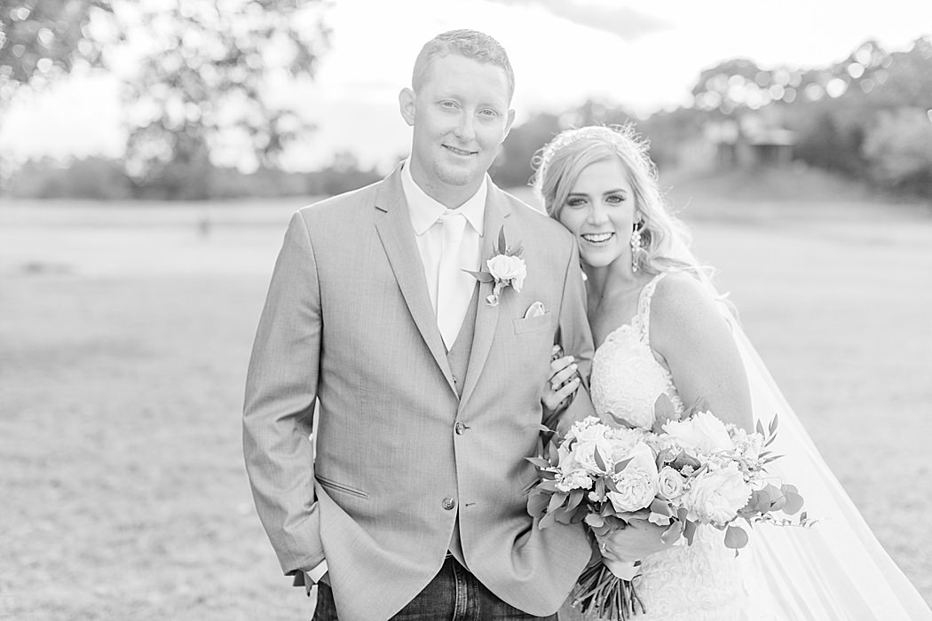 Summer Wedding at The Lodge at Country Inn Cottages in Fredericksburg Texas by Allison Jeffers Photography 0097