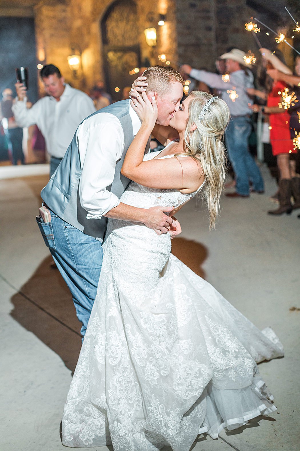 Summer Wedding at The Lodge at Country Inn Cottages in Fredericksburg Texas by Allison Jeffers Photography 0141