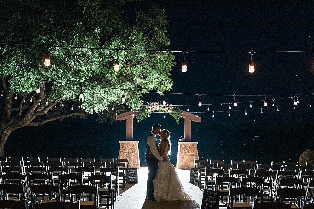 Summer Wedding at The Lodge at Country Inn Cottages in Fredericksburg Texas by Allison Jeffers Photography 0143