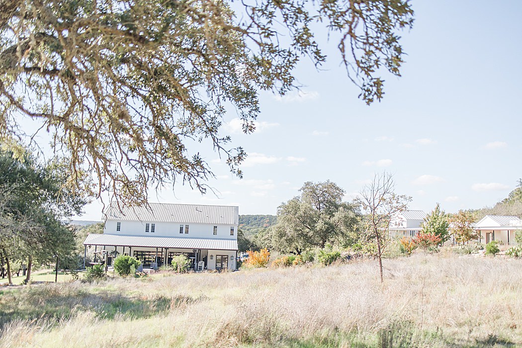 A Grey and Peach Fall Wedding at Contigo Ranch in Fredericksburg Texas by Allison Jeffers Photography 0001