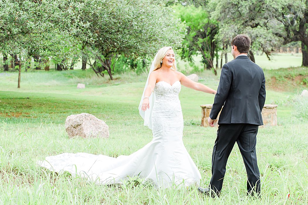 A Horseshoe Bay Wedding at Escondido Golf and Lake Club by Allison Jeffers Photography 0011