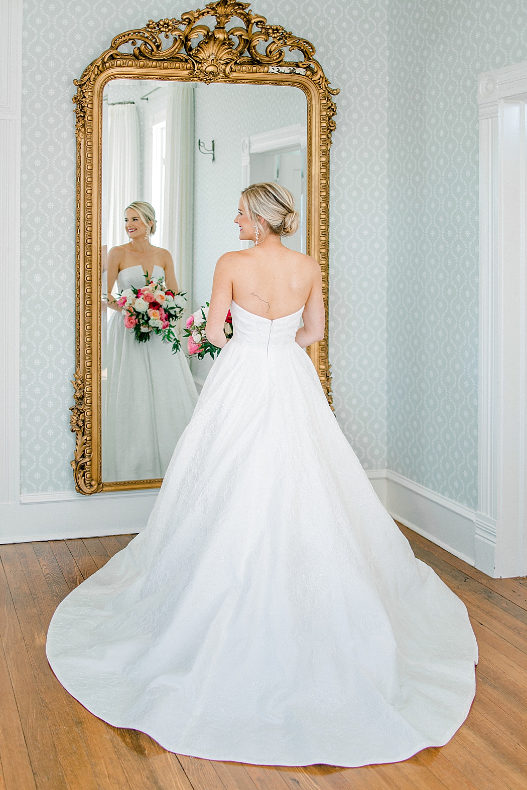 Woodbine Mansion wedding bridal photos by Allison Jeffers Photography in Round Rock Texas 0002