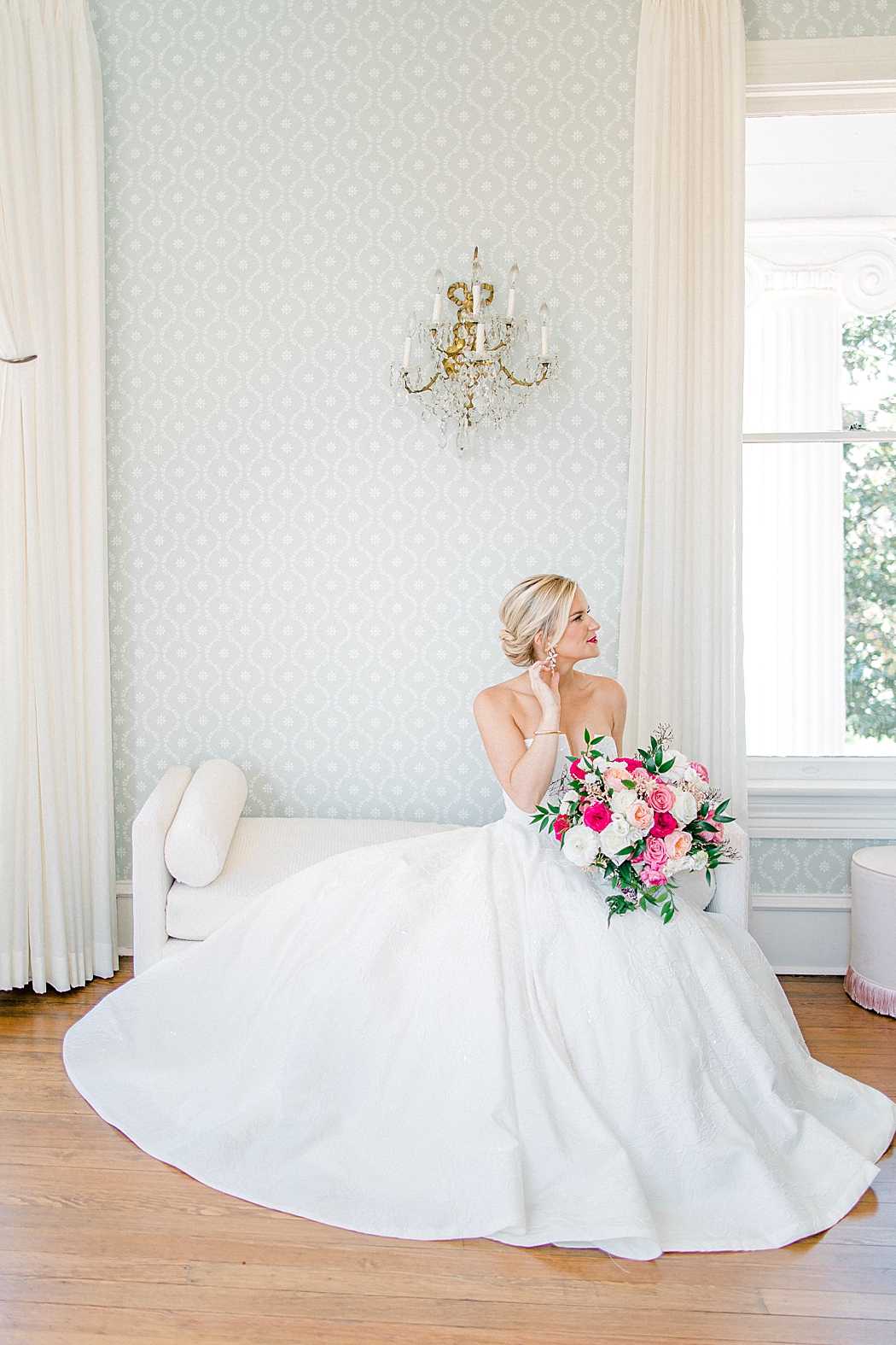 Woodbine Mansion wedding bridal photos by Allison Jeffers Photography in Round Rock Texas 0006