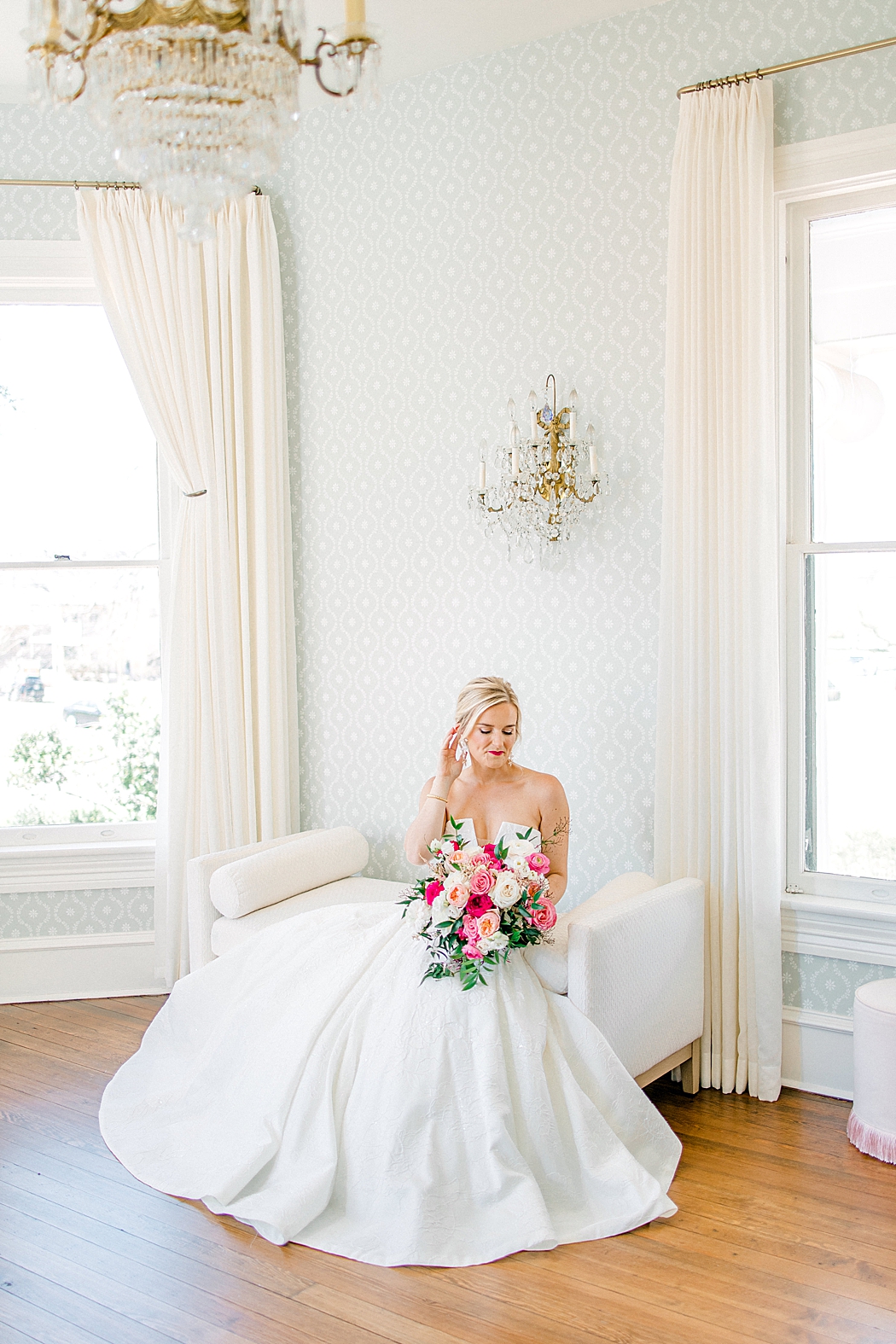 Woodbine Mansion wedding bridal photos by Allison Jeffers Photography in Round Rock Texas 0007