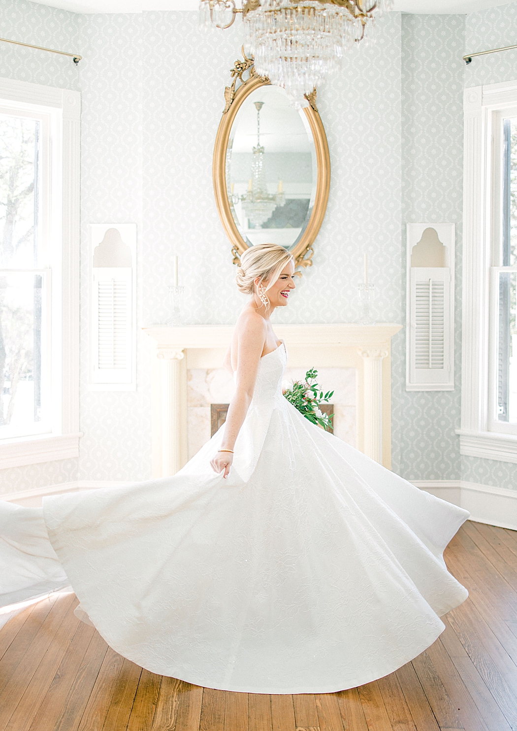 Woodbine Mansion wedding bridal photos by Allison Jeffers Photography in Round Rock Texas 0010
