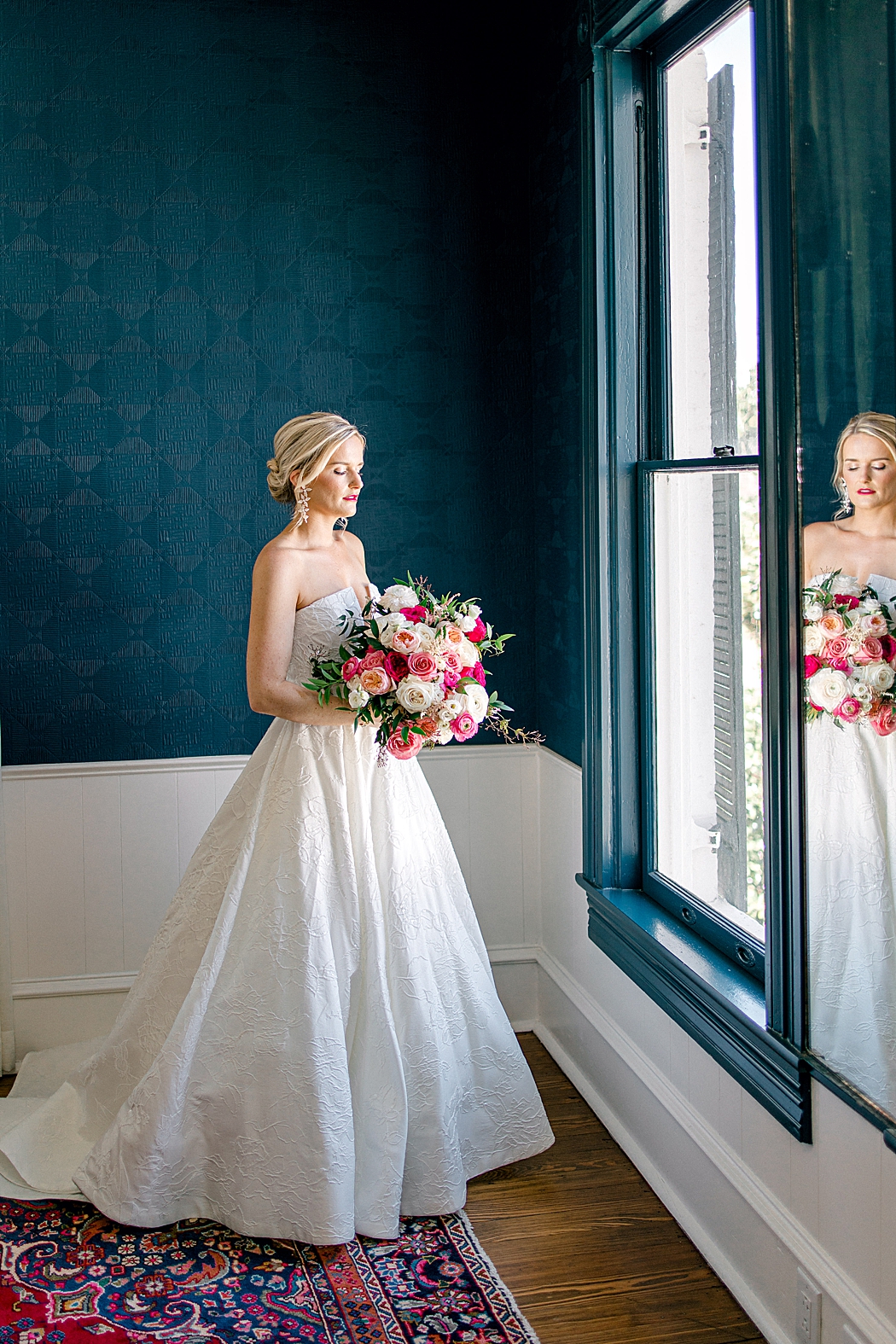 Woodbine Mansion wedding bridal photos by Allison Jeffers Photography in Round Rock Texas 0021