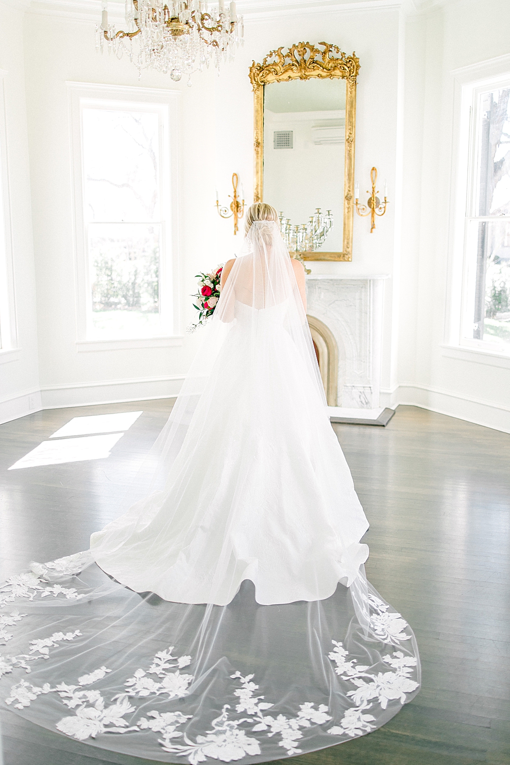 Woodbine Mansion wedding bridal photos by Allison Jeffers Photography in Round Rock Texas 0033