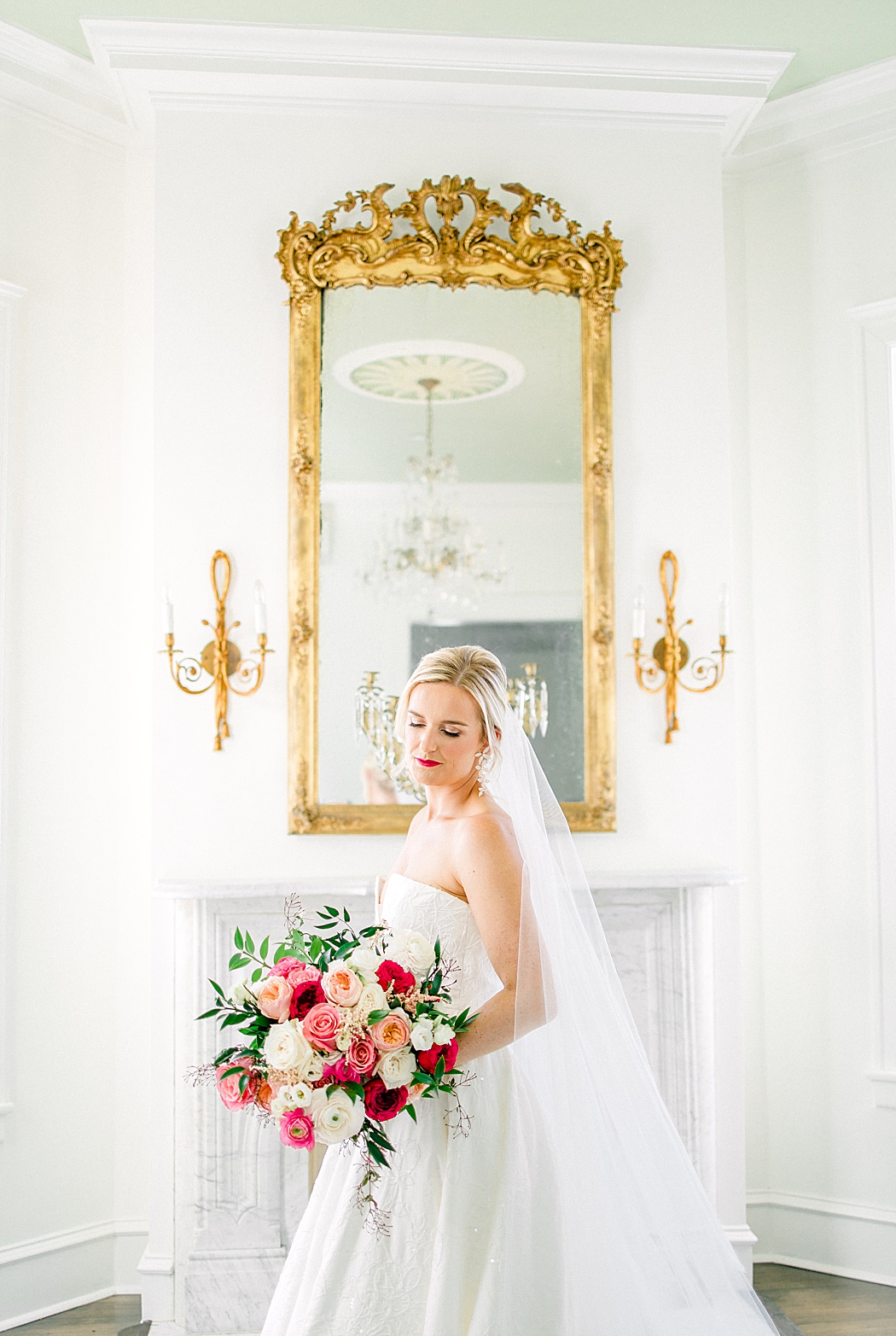Woodbine Mansion wedding bridal photos by Allison Jeffers Photography in Round Rock Texas 0036