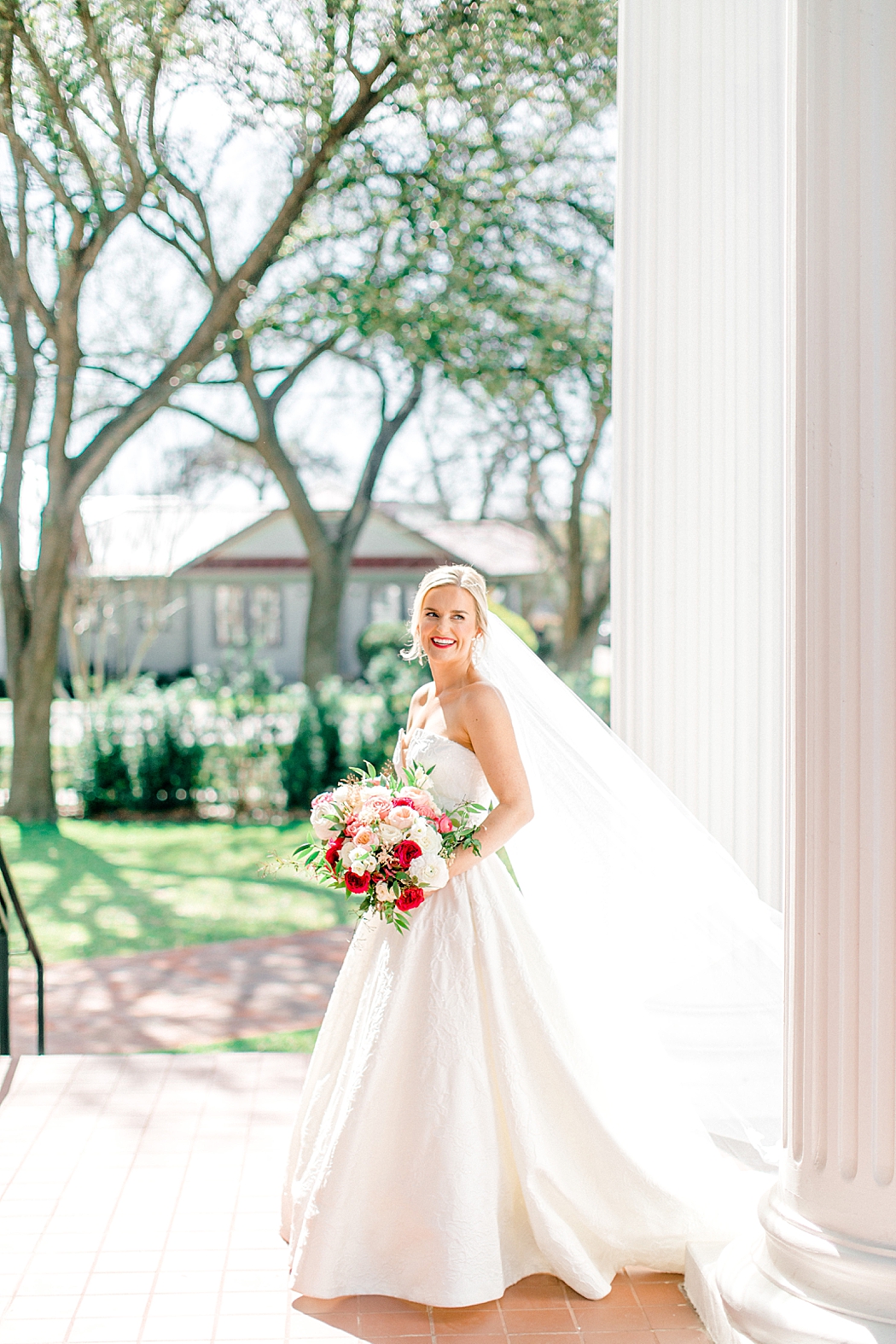 Woodbine Mansion wedding bridal photos by Allison Jeffers Photography in Round Rock Texas 0038