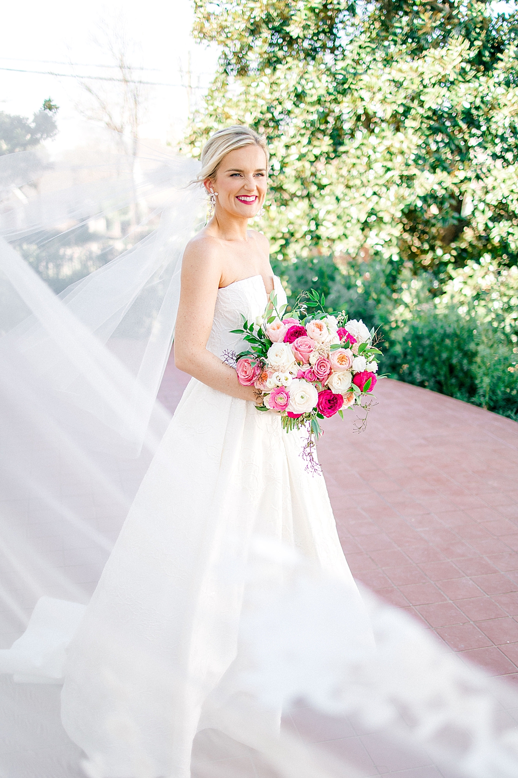 Woodbine Mansion wedding bridal photos by Allison Jeffers Photography in Round Rock Texas 0039