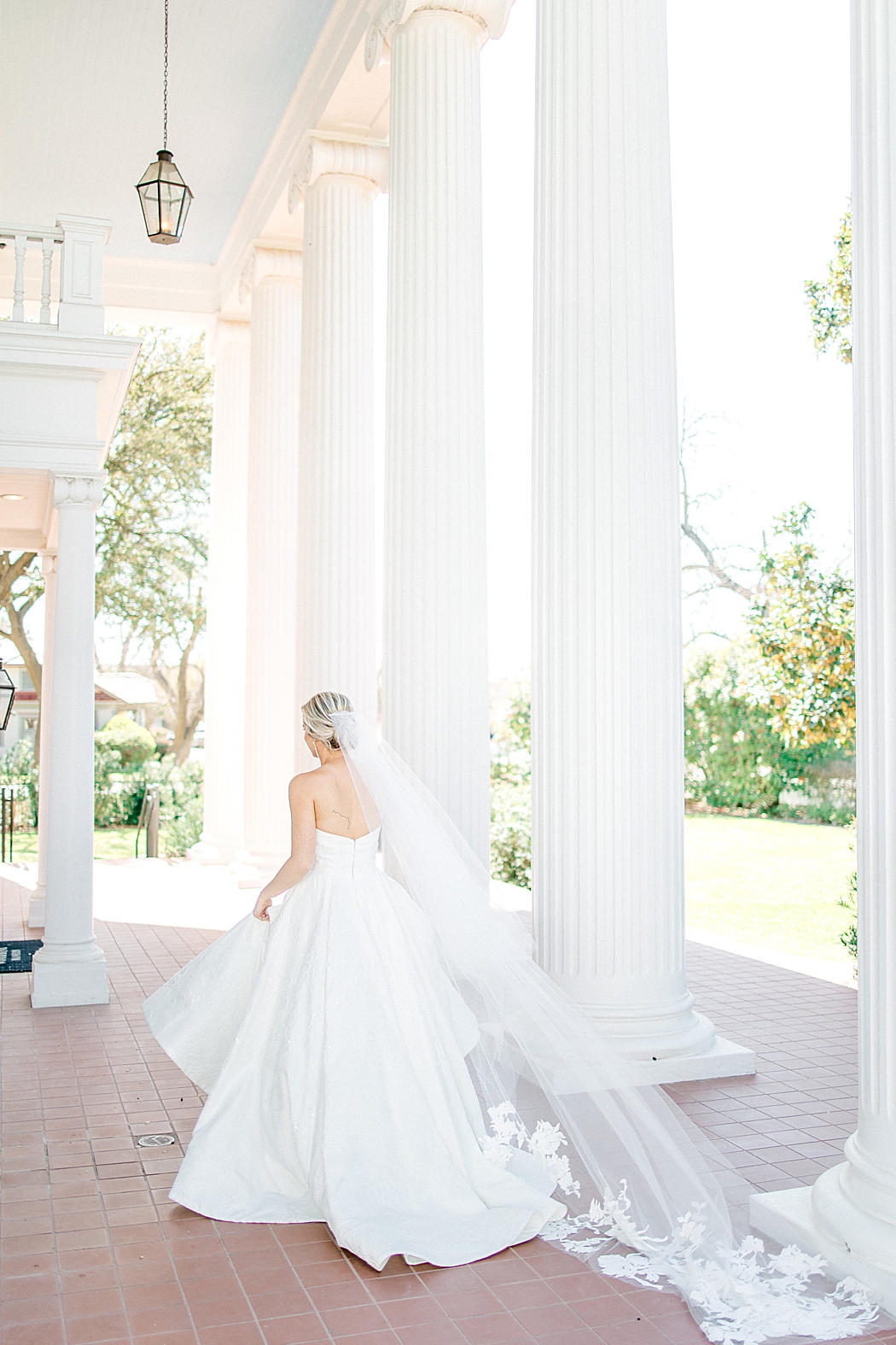 Woodbine Mansion wedding bridal photos by Allison Jeffers Photography in Round Rock Texas 0042