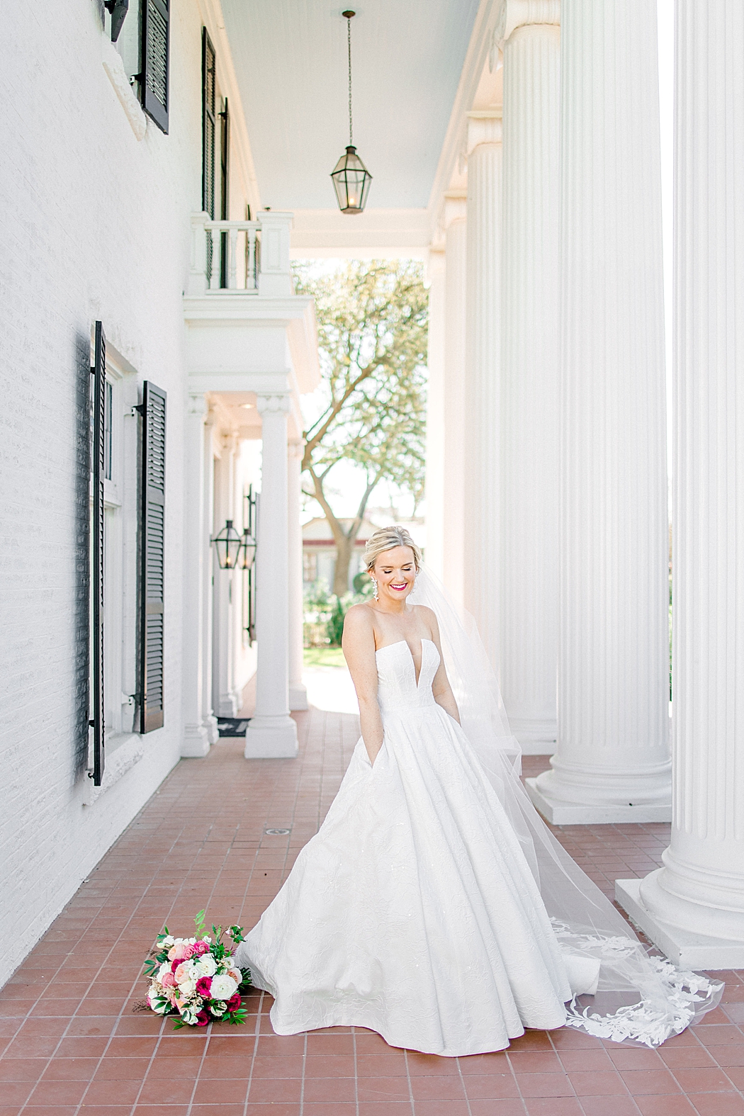 Woodbine Mansion wedding bridal photos by Allison Jeffers Photography in Round Rock Texas 0046