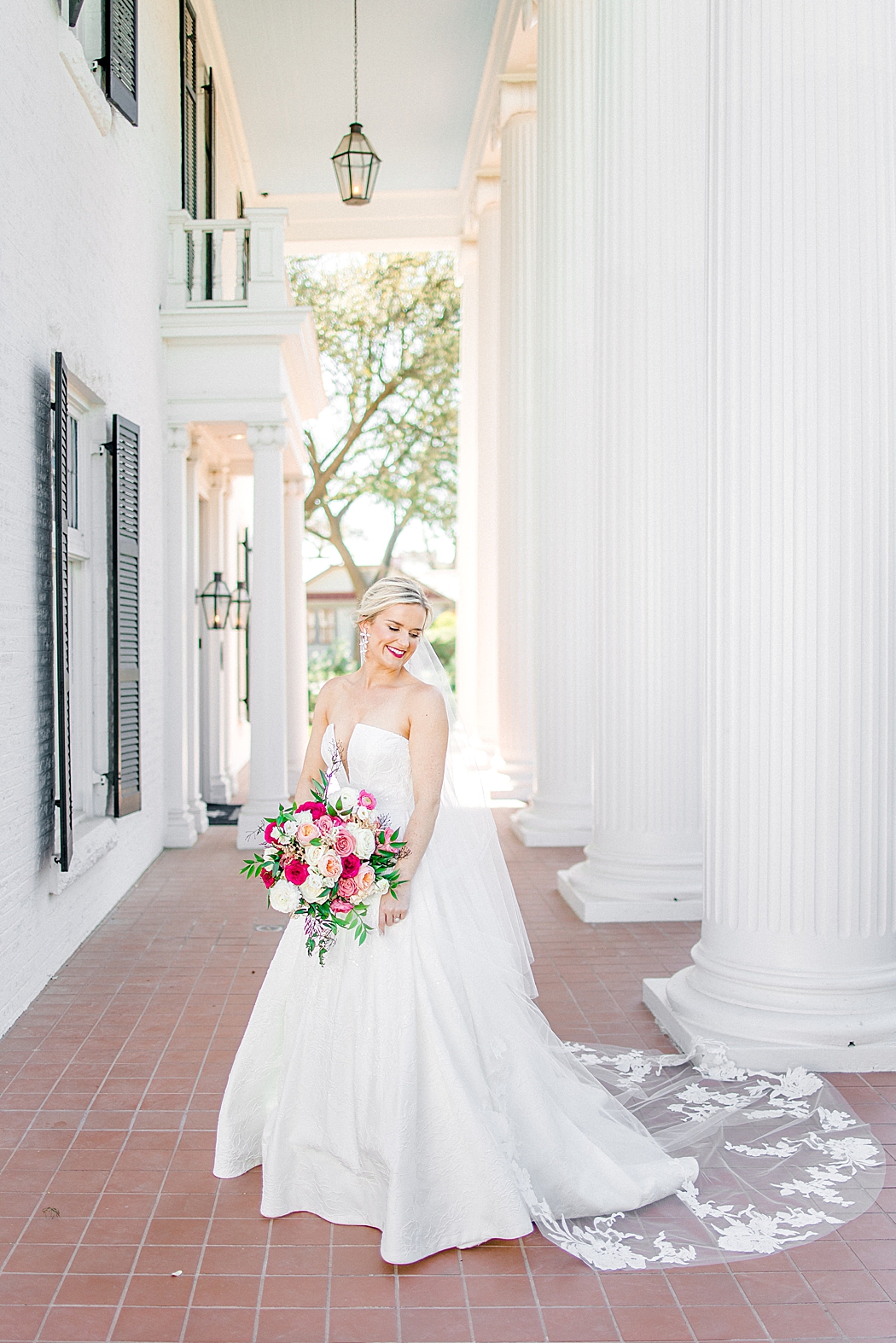 Woodbine Mansion wedding bridal photos by Allison Jeffers Photography in Round Rock Texas 0047