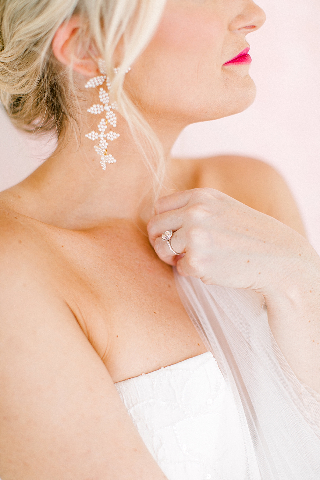 Woodbine Mansion wedding bridal photos by Allison Jeffers Photography in Round Rock Texas 0056