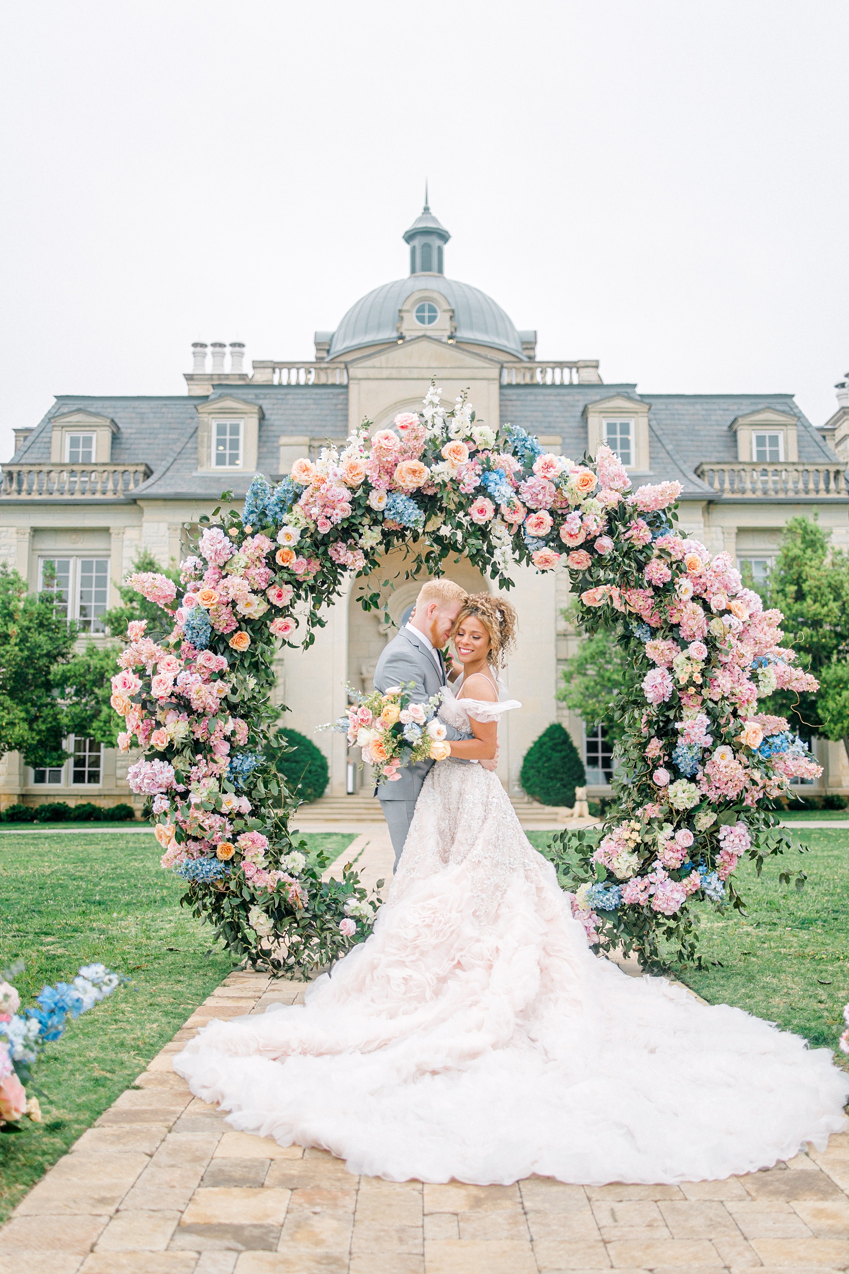 Bridgerton Themed wedding inspiration at The Olana in Dallas Texas by Allison Jeffers Wedding Photography 0005 1