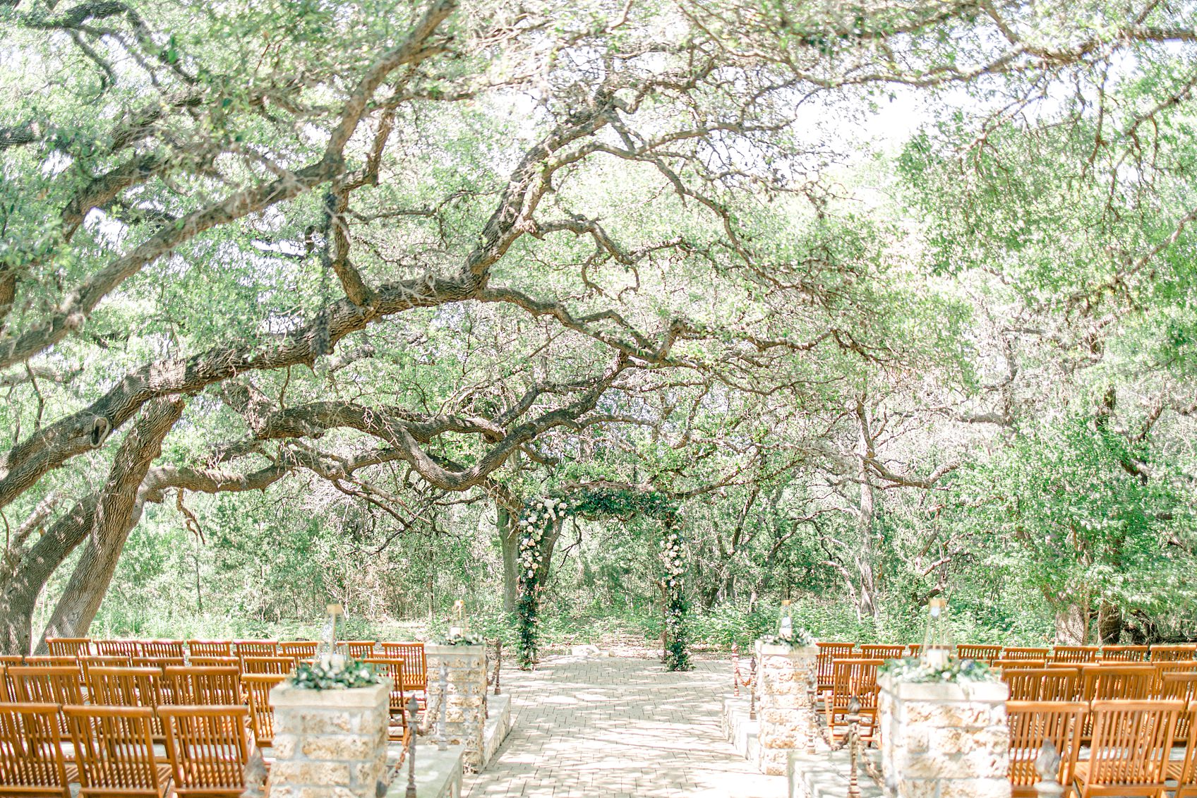camp lucy wedding sacred oaks venue by Allison Jeffers Photography 0036 1